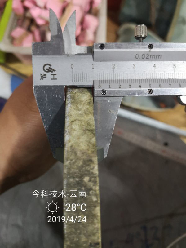 加工實(shí)例：直徑380mm翡翠切割誤差可以控制在0.02mm