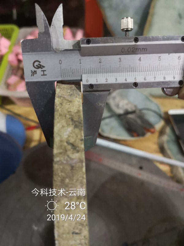 加工實(shí)例：直徑380mm翡翠切割誤差可以控制在0.02mm