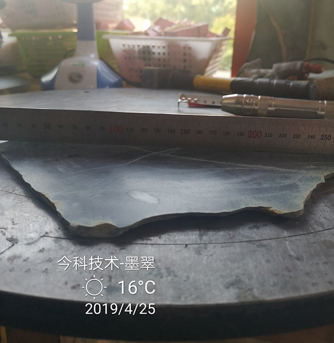 泰州今科金剛石線切割機(jī)加工實例：云南客戶翡翠品種墨翠切割效果