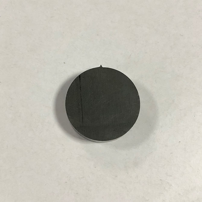 加工實例：不知名梯形形狀黑色材料切圓形切割記錄