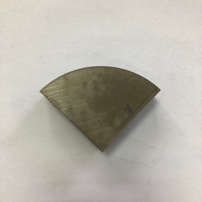 加工實例：把5mm厚圓形氧化鎵切割成扇形記錄