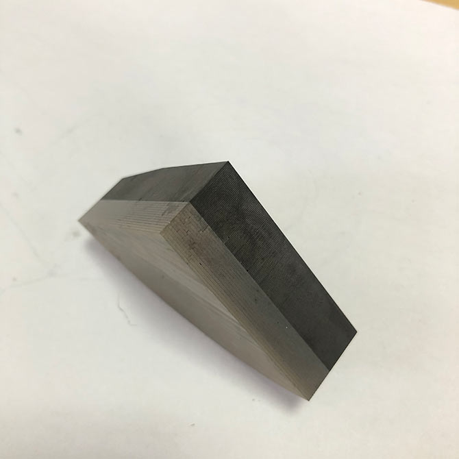 加工實例：把5mm厚圓形氧化鎵切割成扇形記錄