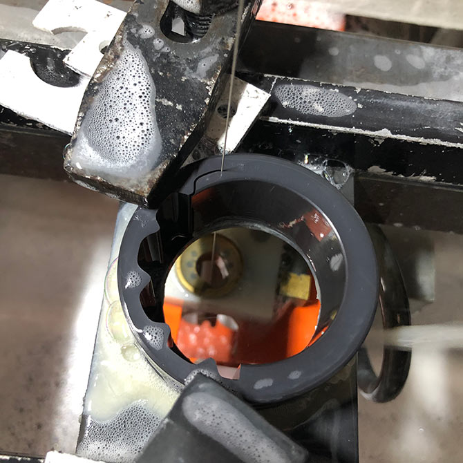 泰州今科C型金剛石線切形機(jī)加工實(shí)例：切割剛玉內(nèi)齒輪