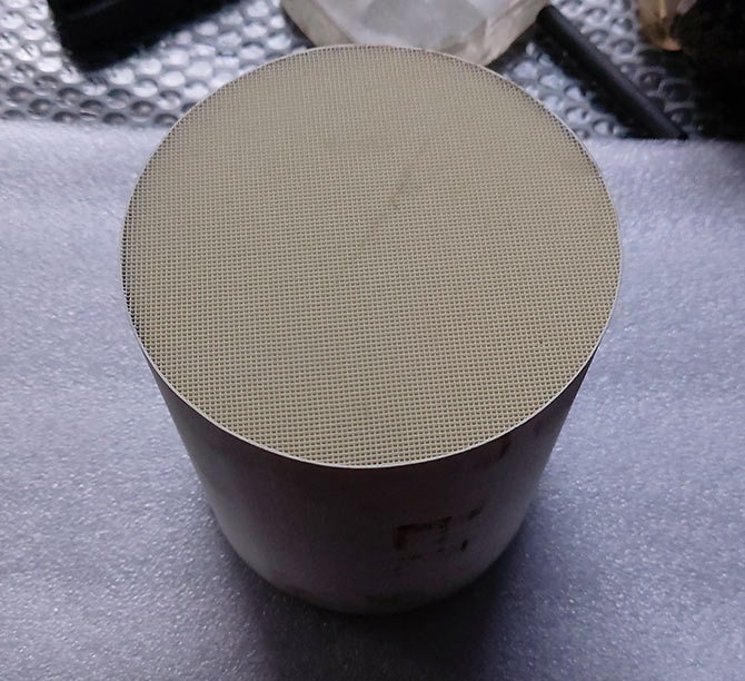 汽車尾氣濾器蜂窩陶瓷切樣