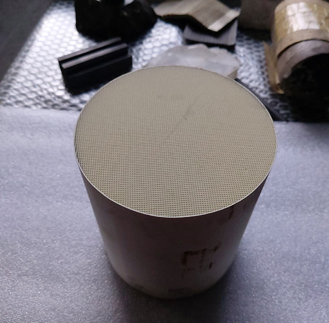 汽車尾氣濾器蜂窩陶瓷切樣