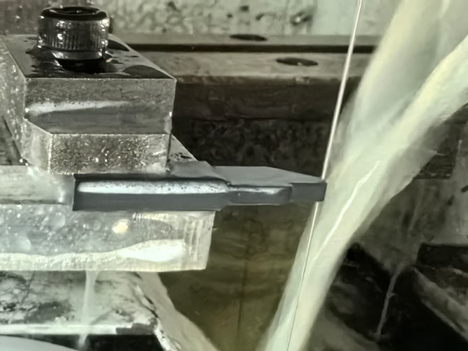 碳化硅切直角切樣，碳化硅切割機(jī)，碳化硅切割設(shè)備，碳化硅加工設(shè)備，今科技術(shù)