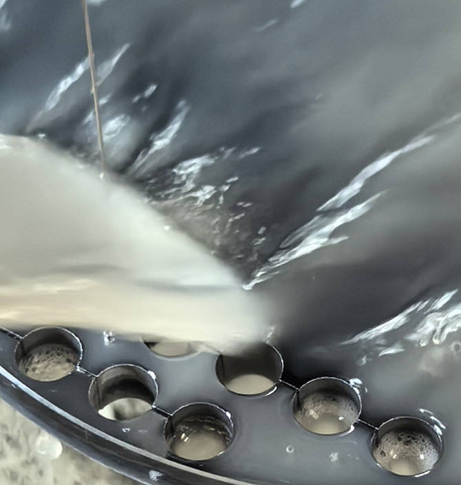 單拋硅片切樣，單拋硅片切割設(shè)備，單拋硅片切割機(jī)，金剛石線切割機(jī)，半導(dǎo)體材料切樣，今科技術(shù)