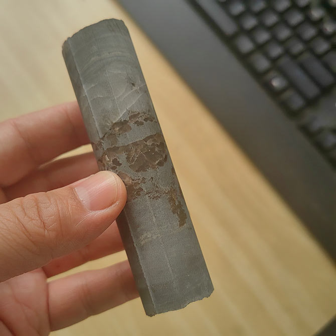 巖石巖芯切樣，巖石巖芯切割設備，巖石巖芯切割機，巖石巖芯切割設備廠家，今科技術