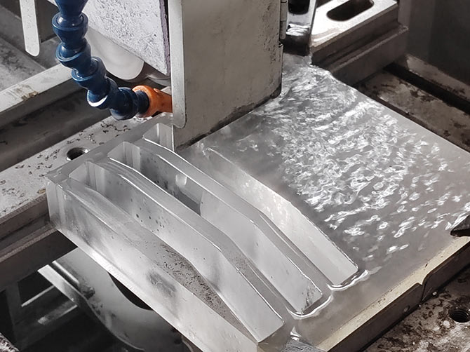 高速加工里的“精度擔(dān)當(dāng)”,光柵尺的應(yīng)用解析 高速加工里的“精度擔(dān)當(dāng)”,光柵尺的應(yīng)用解析